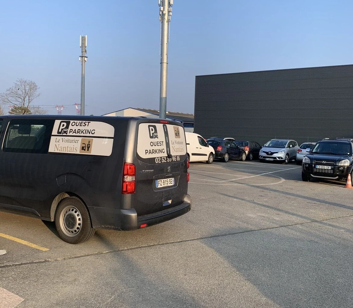 Parking extérieur + service navette