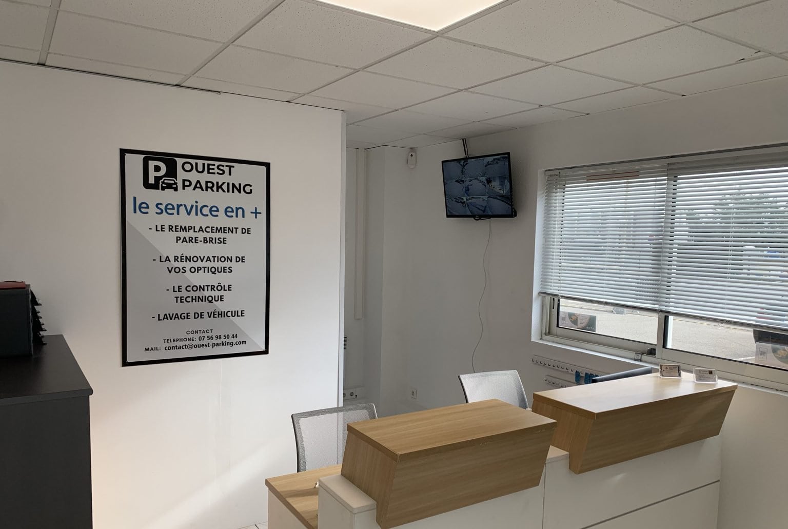 Indoor car park + shuttle service