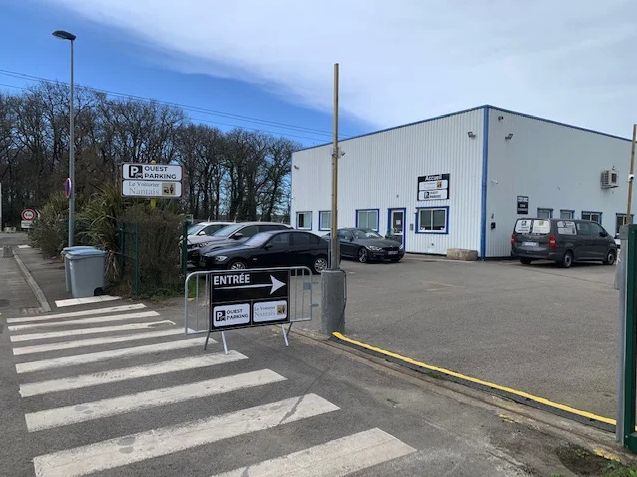 Indoor car park + shuttle service